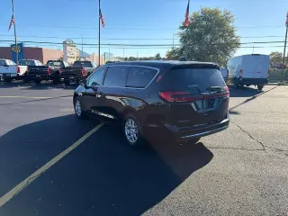 Chrysler Pacifica 2025 Select 4d Mini-Van