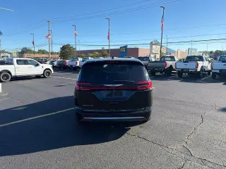 Chrysler Pacifica 2025 Select 4d Mini-Van