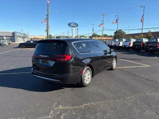 Chrysler Pacifica 2025 Select 4d Mini-Van