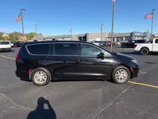 Chrysler Pacifica 2025 Select 4d Mini-Van