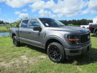 Ford F-150 2025 4x4 STX 4puertas SuperCrew 5.5 de patas. Tren motriz