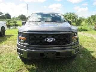 Ford F-150 2025 4x4 STX 4puertas SuperCrew 5.5 de patas. Tren motriz