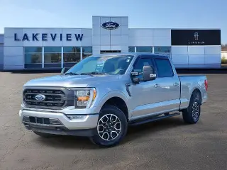 Ford F-150 2023 4x4 XLT 4dr SuperCrew con cabina de 5.5 pies de longitud.