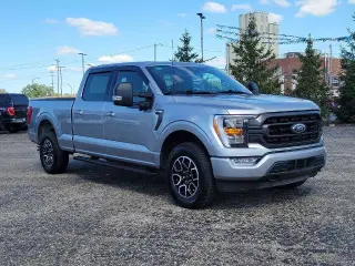 Ford F-150 2023 4x4 XLT 4dr SuperCrew con cabina de 5.5 pies de longitud.