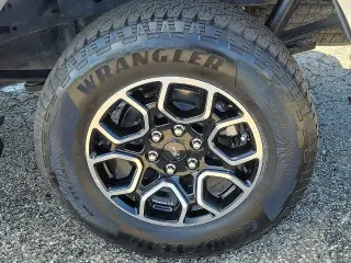 Ford F-150 2023 4x4 XLT 4dr SuperCrew con cabina de 5.5 pies de longitud.