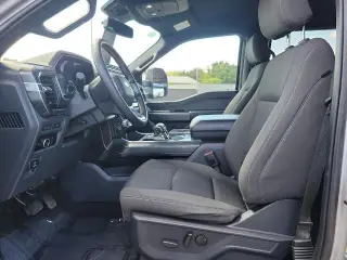 Ford F-150 2023 4x4 XLT 4dr SuperCrew con cabina de 5.5 pies de longitud.