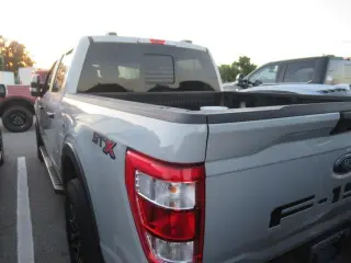 Ford F-150 2023 4x2 XL 4dr SuperCrew 5.5 ft. SB