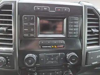 Ford F-150 2016 4x4 XLT 4dr SuperCrew 5.5 ft. SB