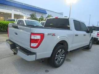 Ford F-150 2023 4x2 XL 4dr SuperCrew caja corta 5.5 pies