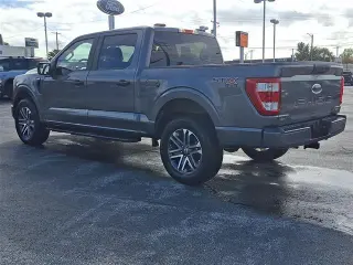 Ford F-150 2022 4x4 XL 4dr SuperCrew con cabina de 5.5 pies de largo