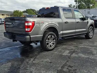 Ford F-150 2022 4x4 XL 4dr SuperCrew con cabina de 5.5 pies de largo