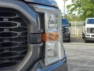 Ford F-150 2022 4x4 XL 4dr SuperCrew con cabina de 5.5 pies de largo