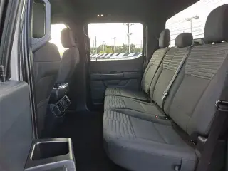 Ford F-150 2022 4x4 XL 4dr SuperCrew con cabina de 5.5 pies de largo
