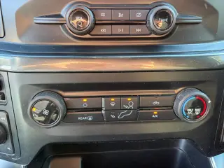 Ford F-150 2021 4x4 XL 4dr SuperCrew con cabina de 5.5 pies de largo.