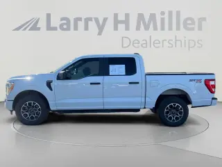 Ford F-150 2021 4x4 XL 4dr SuperCrew con cabina de 5.5 pies de largo.