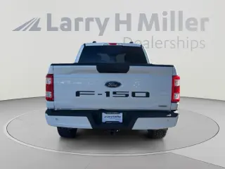 Ford F-150 2021 4x4 XL 4dr SuperCrew con cabina de 5.5 pies de largo.
