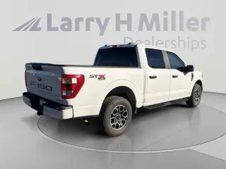 Ford F-150 2021 4x4 XL 4dr SuperCrew con cabina de 5.5 pies de largo.