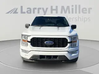 Ford F-150 2021 4x4 XL 4dr SuperCrew con cabina de 5.5 pies de largo.