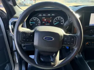 Ford F-150 2021 4x4 XL 4dr SuperCrew con cabina de 5.5 pies de largo.
