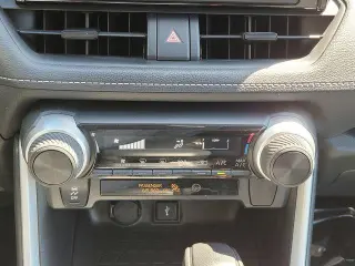 Toyota RAV4 2021 LE 4dr SUV