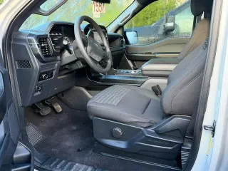 Ford F-150 2023 4x2 XL 4dr SuperCrew 5.5 ft. SB