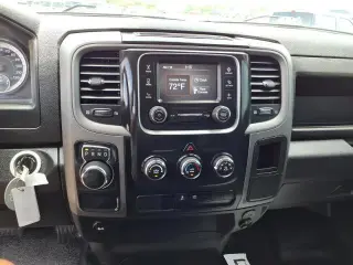 Ram 1500 Classic 2023 4x2 Tradesman 4dr Quad Cab 6.3 ft. SB Pickup