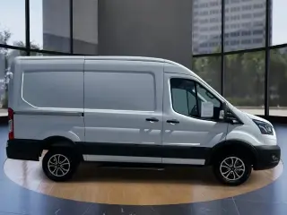 Ford E-Transit 2023 350 3dr SWB Techo Medio Furgón de Carga