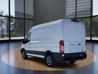 Ford E-Transit 2023 350 3dr SWB Techo Medio Furgón de Carga