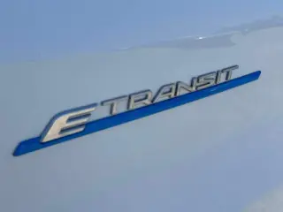 Ford E-Transit 2023 350 3dr SWB Techo Medio Furgón de Carga