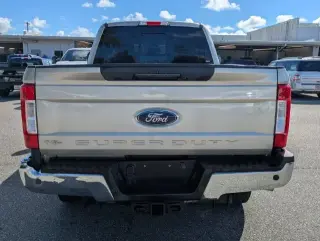 Ford F-350 Super Duty 2017 4x4 Lariat 4dr Crew Cab 6.8 ft. SB SRW Pickup