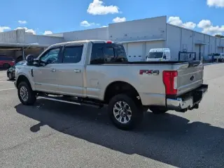 Ford F-350 Super Duty 2017 4x4 Lariat 4dr Crew Cab 6.8 ft. SB SRW Pickup