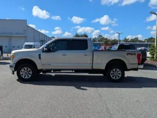 Ford F-350 Super Duty 2017 4x4 Lariat 4dr Crew Cab 6.8 ft. SB SRW Pickup