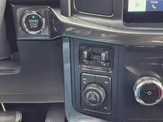 Ford F-150 2023 4x4 XLT 4dr SuperCrew con cabina de 5.5 m.