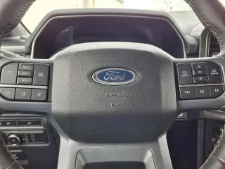 Ford F-150 2023 4x4 XLT 4dr SuperCrew con cabina de 5.5 m.