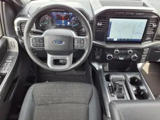 Ford F-150 2023 4x4 XLT 4dr SuperCrew con cabina de 5.5 m.