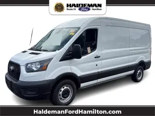 Ford Transit 2023 250 3 puertas SWB Furgón de techo mediano