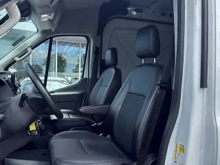 Ford Transit 2023 250 3 puertas SWB Furgón de techo mediano