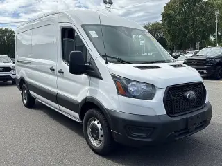 Ford Transit 2023 250 3 puertas SWB Furgón de techo mediano