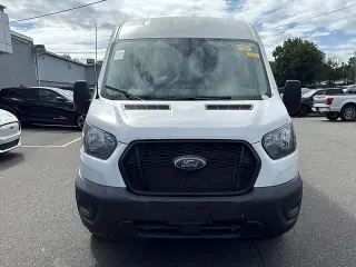 Ford Transit 2023 250 3 puertas SWB Furgón de techo mediano
