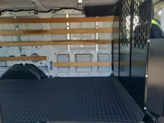 Ford Transit 2025 250 3pl BJR Techo Bajo Furgón de Carga