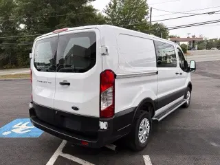 Furgoneta de carga Ford Transit 2025 250 3 puertas LWB de techo bajo