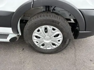 Furgoneta de carga Ford Transit 2025 250 3 puertas LWB de techo bajo