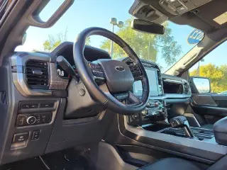 Ford F-150 2022 4x4 Platinum 4dr SuperCrew 5.5 pies SB