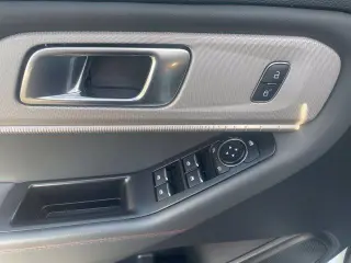 Ford Explorer 2025 SUV de 4 puertas Active con tracción en las cuatro ruedas (AWD)