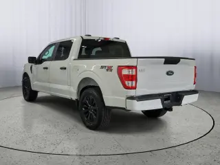 Ford F-150 2022 4x4 XL 4 puertas SuperCrew caja corta de 5.5 pies