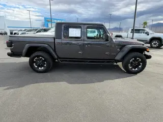 2024 Jeep Gladiator