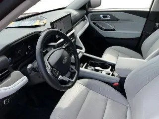 Ford Explorer 2025 AWD Platinum (SUV de 4 puertas)