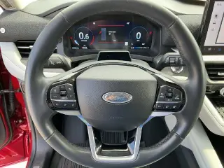 Ford Explorer 2025 AWD Platinum (SUV de 4 puertas)