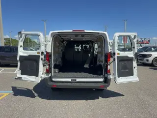 Ford Transit 2025 250 3 puertas SWB Furgoneta de carga de techo bajo