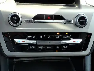 Ford Explorer 2023 AWD XLT SUV de 4 puertas